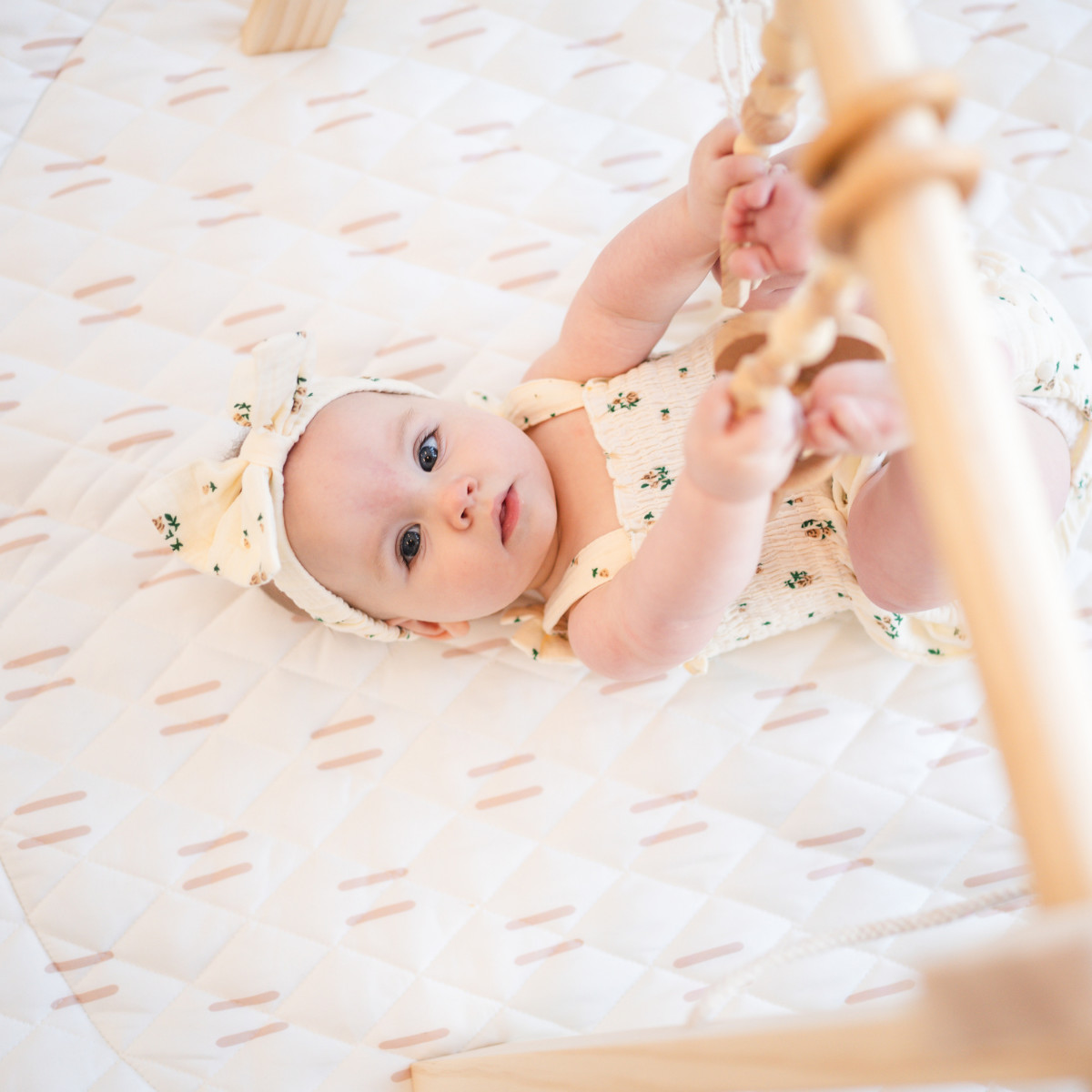 Poppyseed Play Extra Padded Round Play Mat - Neutral Line.