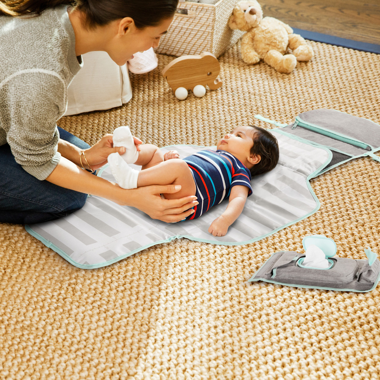 Munchkin Antimicrobial Changing Kit XL.