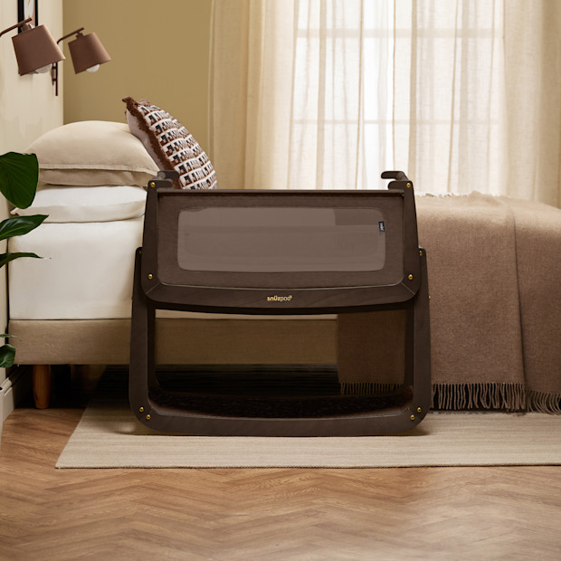 Snüz SnuzPod 5 Bedside Bassinet - Chocolate.