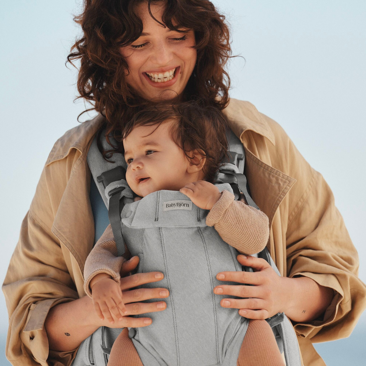 BabyBjörn Baby Carrier Harmony - Light Gray Melange.