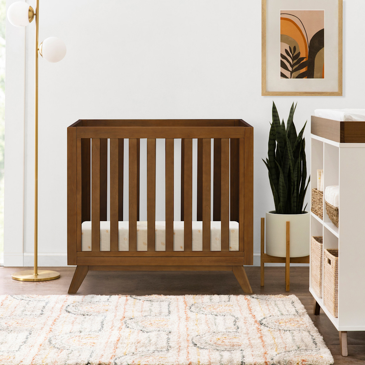 daVinci Otto 3-in-1 Convertible Mini Crib with 4" Mattress - Walnut.