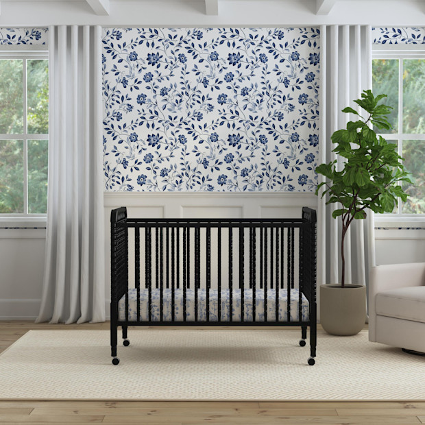 daVinci Jenny Lind 3-in-1 Convertible Crib.