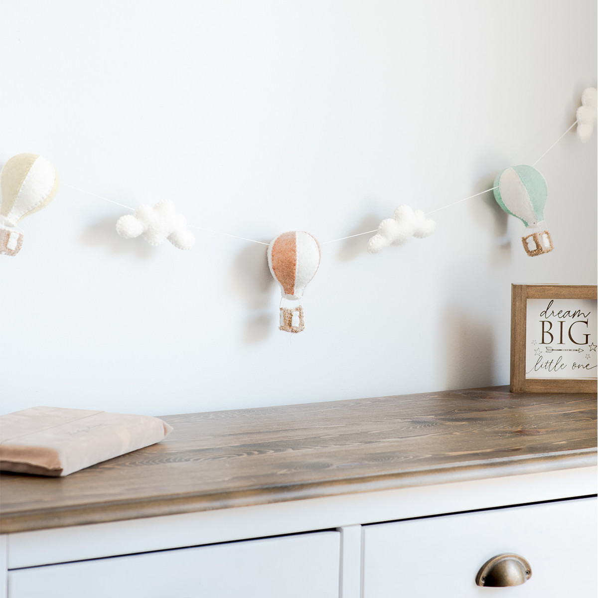 Nivas Garland - Hot Air Balloon.