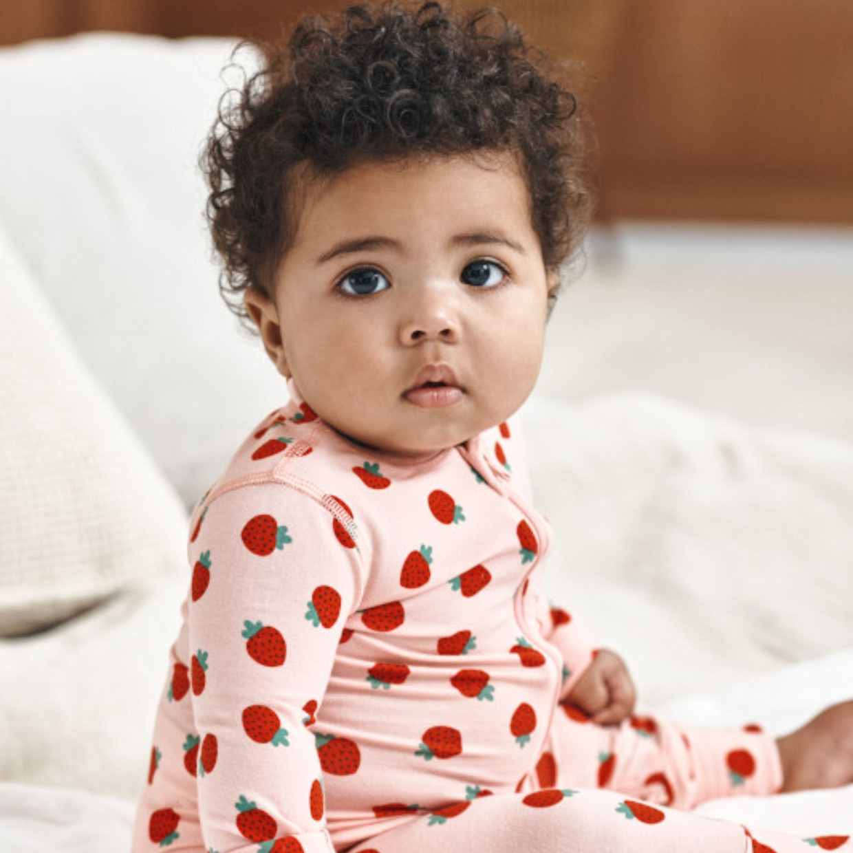 Hanna Andersson Baby 2-Way Zip Sleeper in HannaSoft - Mini Strawberry, 3-6 M.