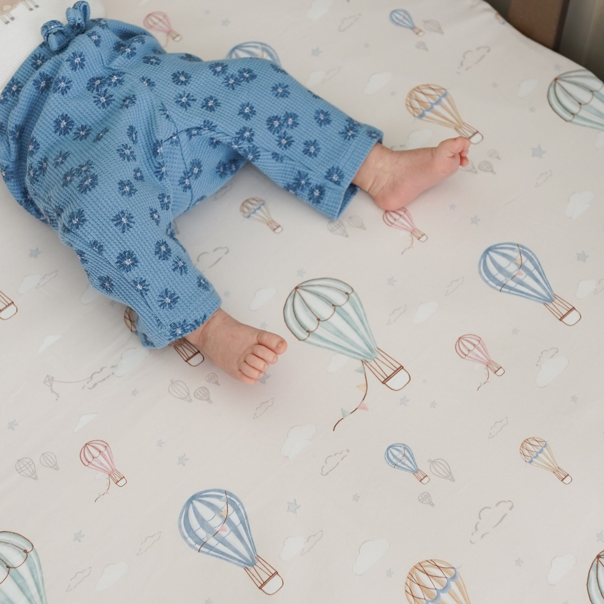Crane Baby Cotton Sateen Crib Fitted Sheet - Hot Air Balloon.