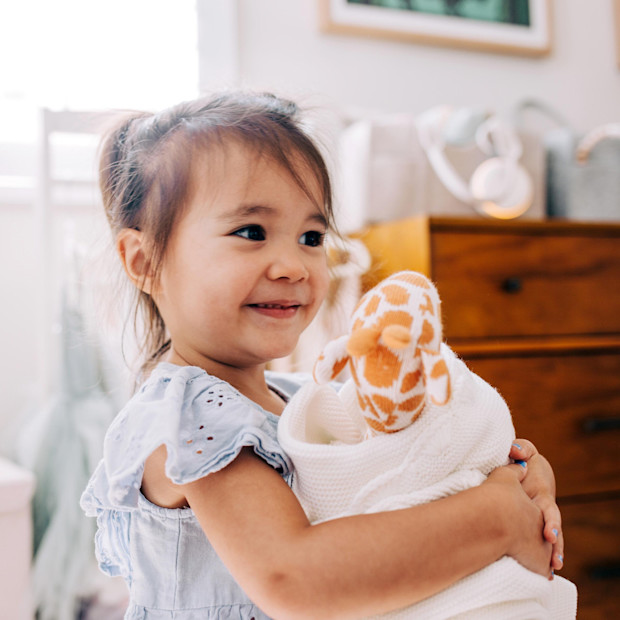 Loomsake 2-Piece Scalloped Blanket Set.
