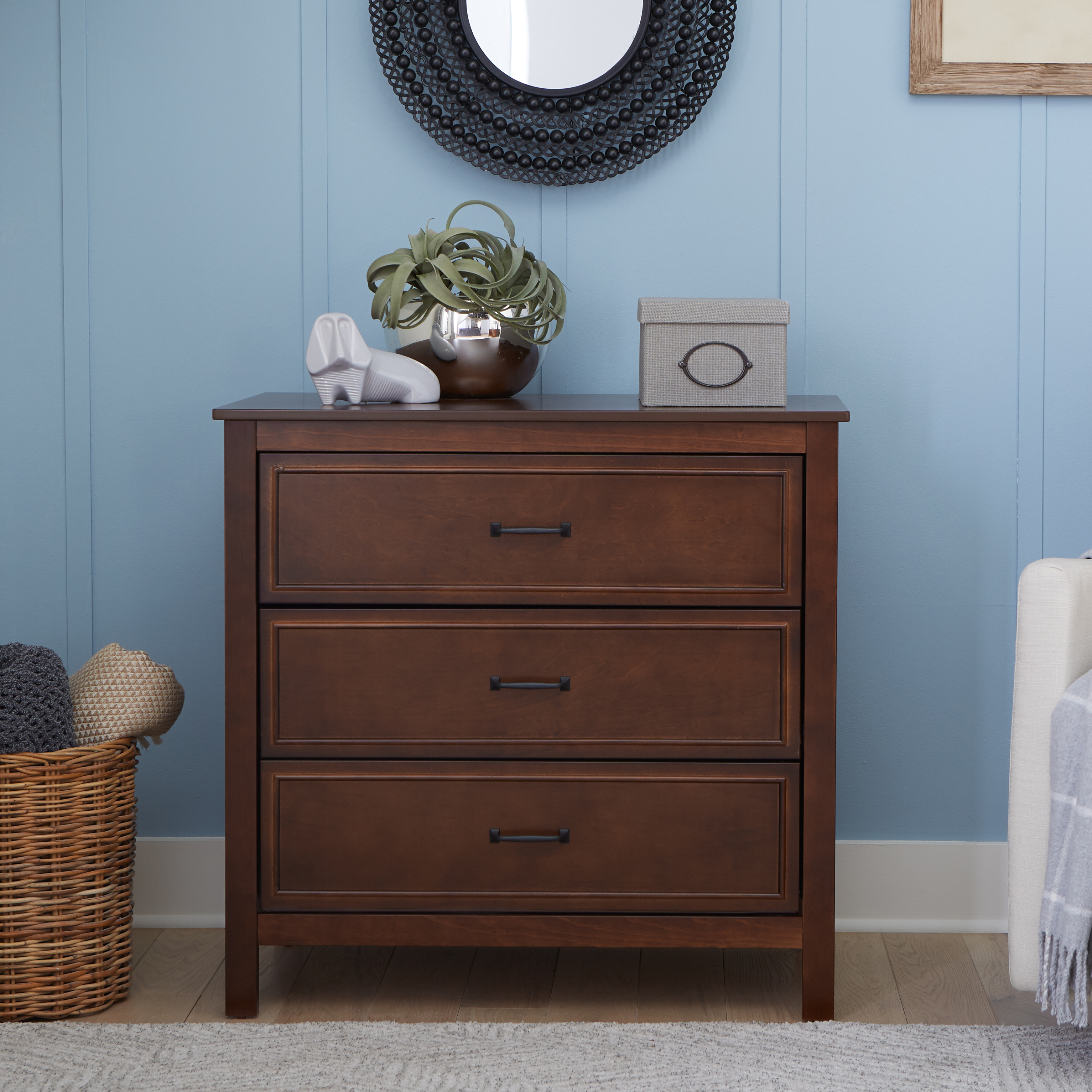 daVinci Charlie 3-Drawer Dresser - Espresso.
