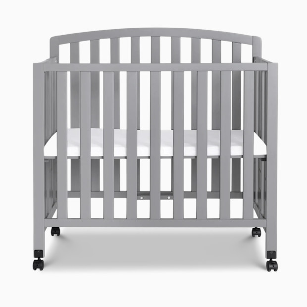 daVinci Dylan Folding Portable 3-in-1 Mini Crib.