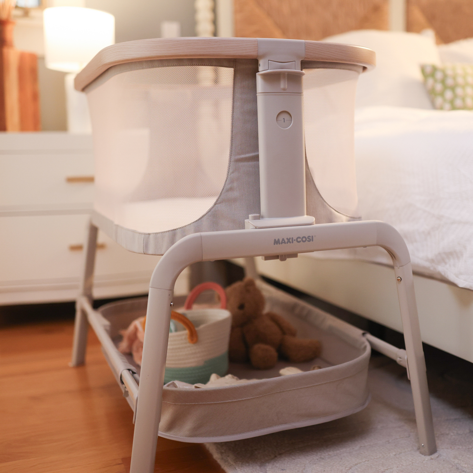 Maxi-Cosi Iora Bedside Bassinet - Classic Oat.