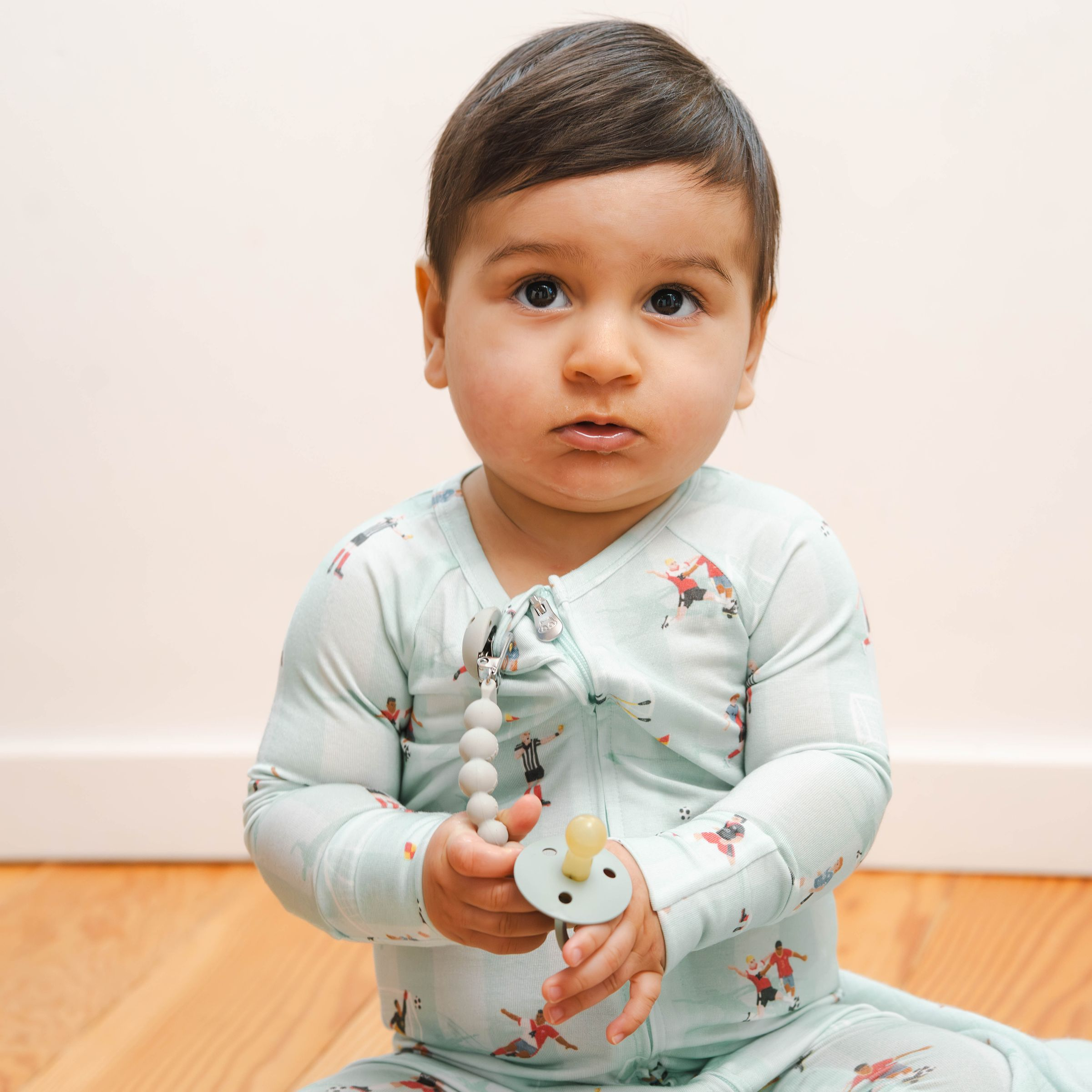Loulou Lollipop OneC Pacifier Clip - Grey.