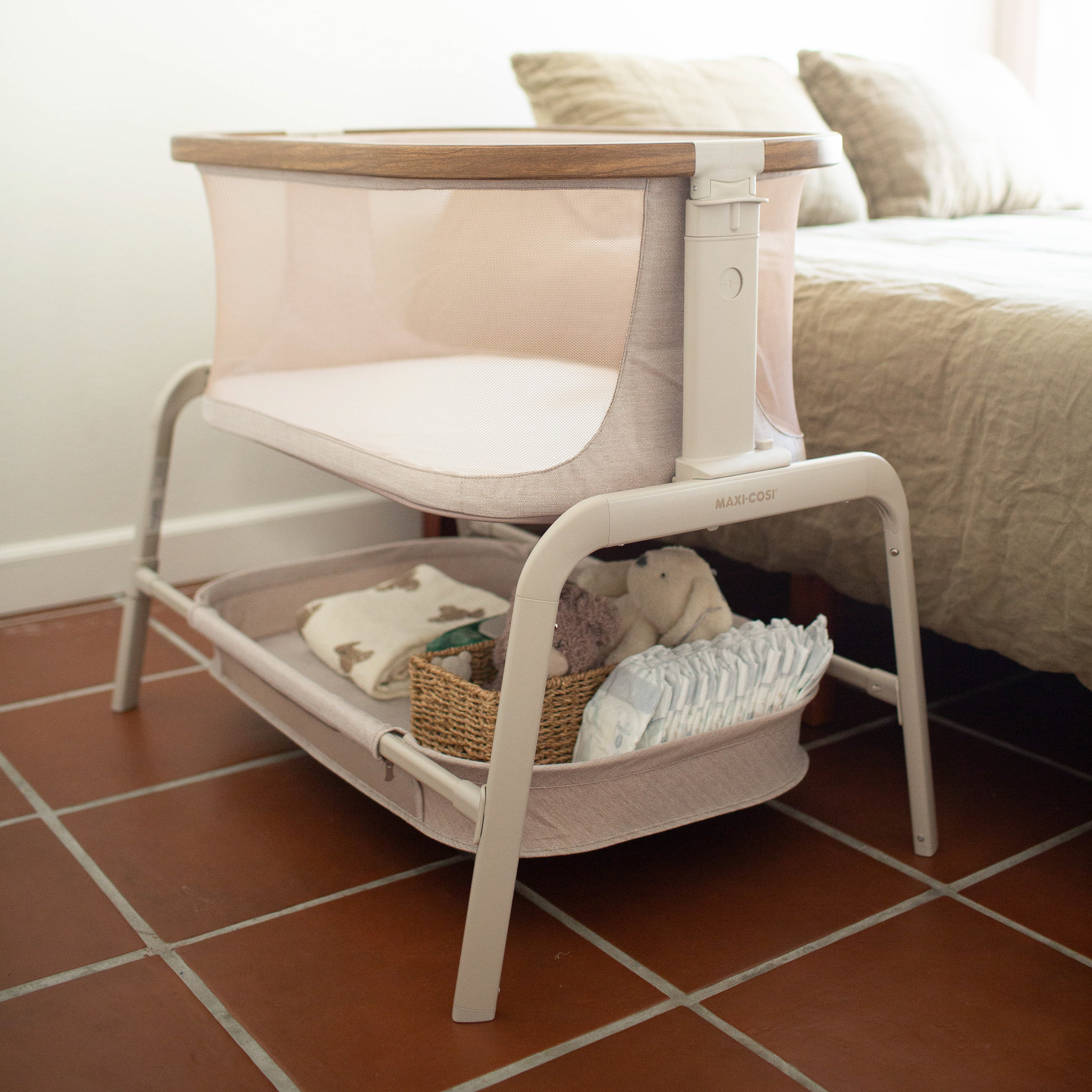 Maxi-Cosi Iora Bedside Bassinet.