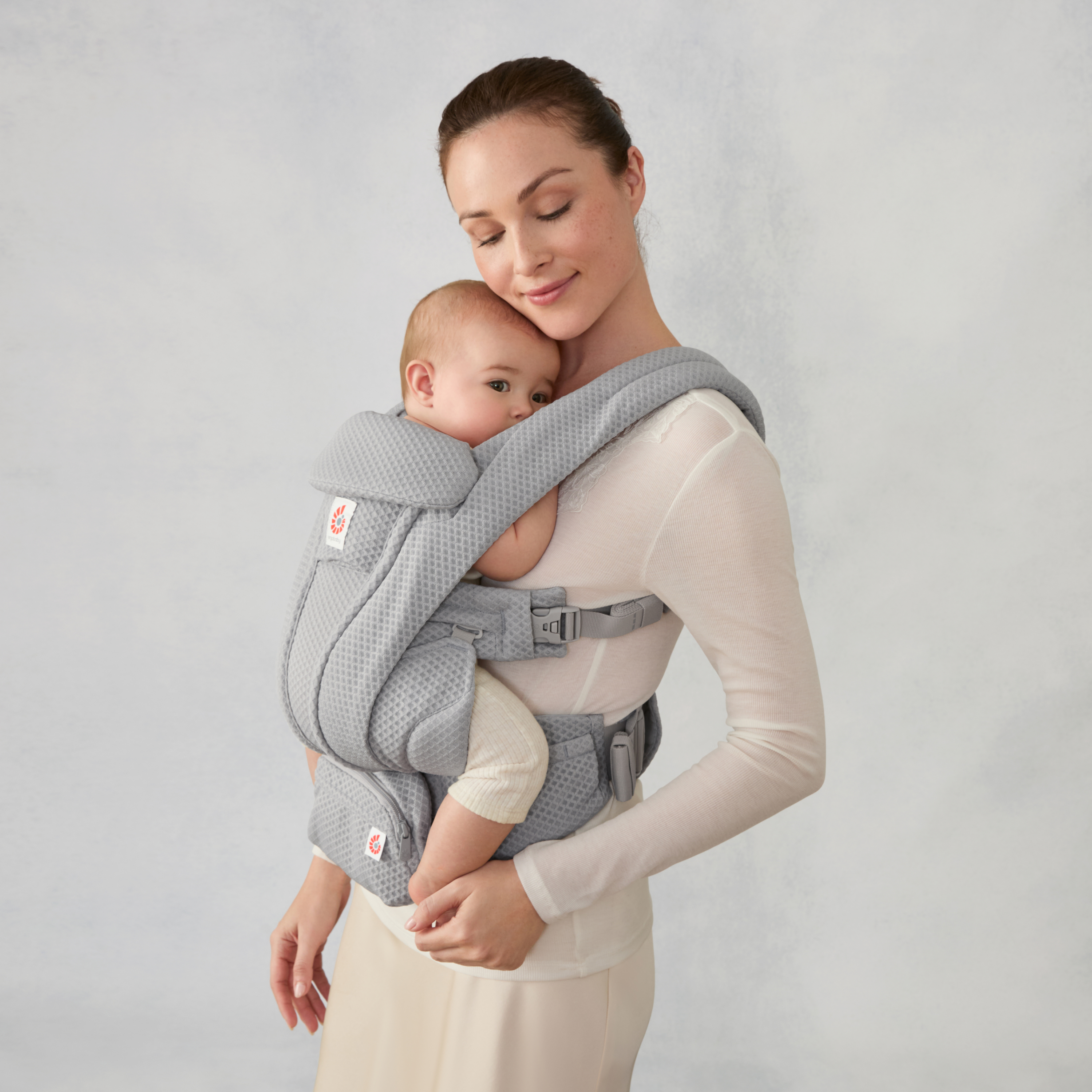 Ergobaby Omni Deluxe Carrier - Pearl Grey Mesh.