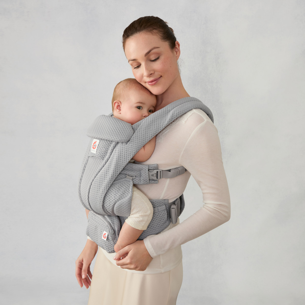 Ergobaby Omni Deluxe Carrier - Pearl Grey Mesh.