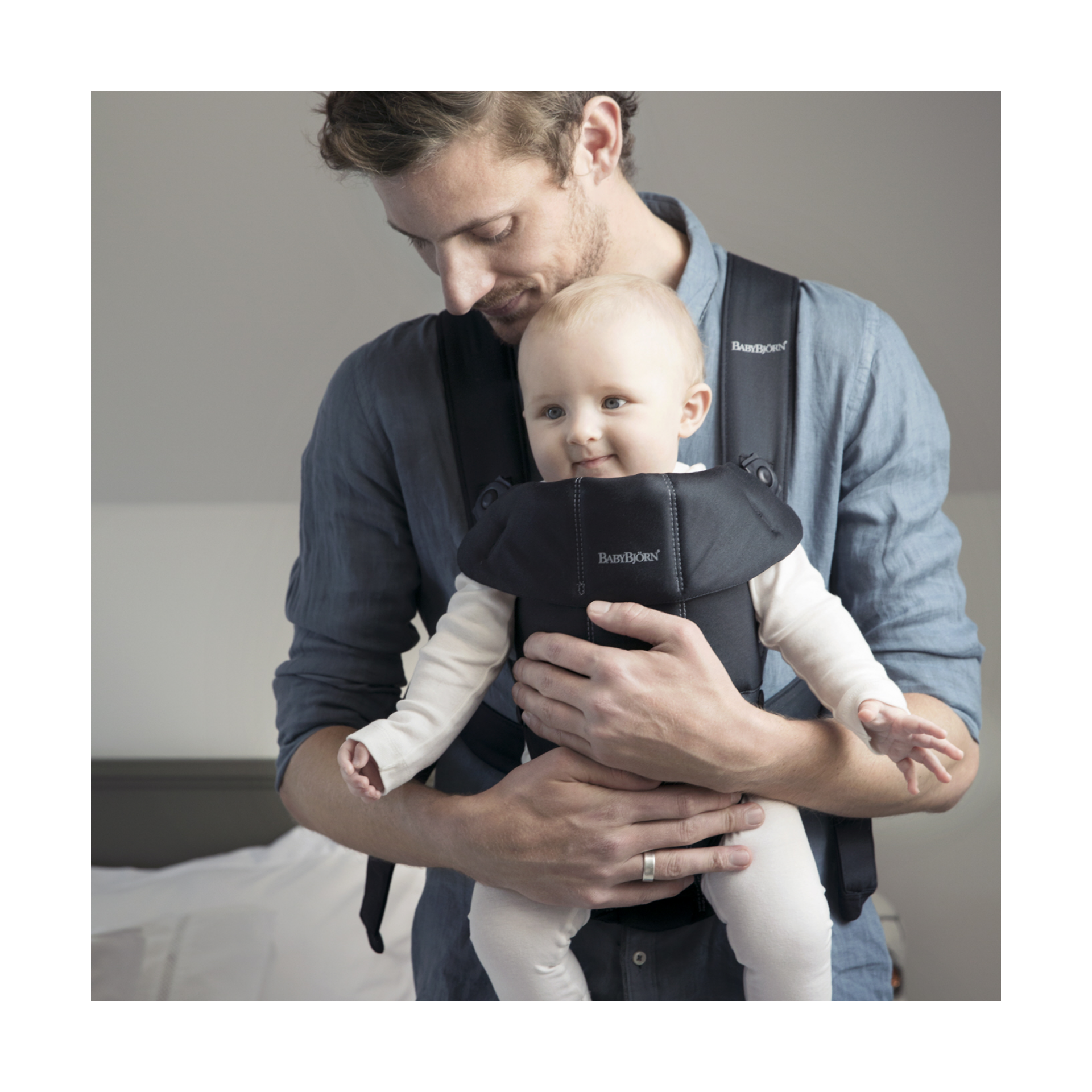 BabyBjörn Baby Carrier Mini - Black.