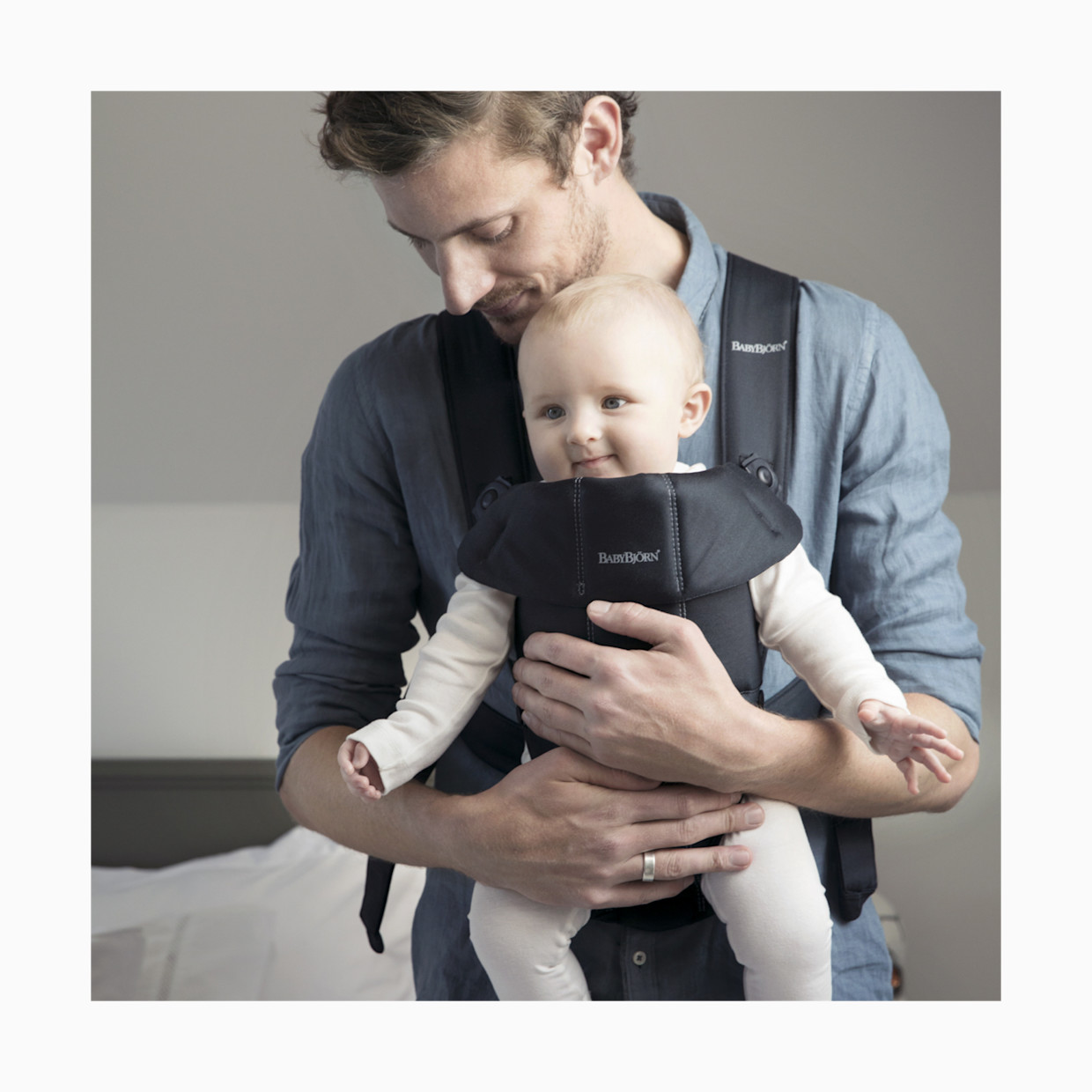 BabyBjörn Baby Carrier Mini - Black.