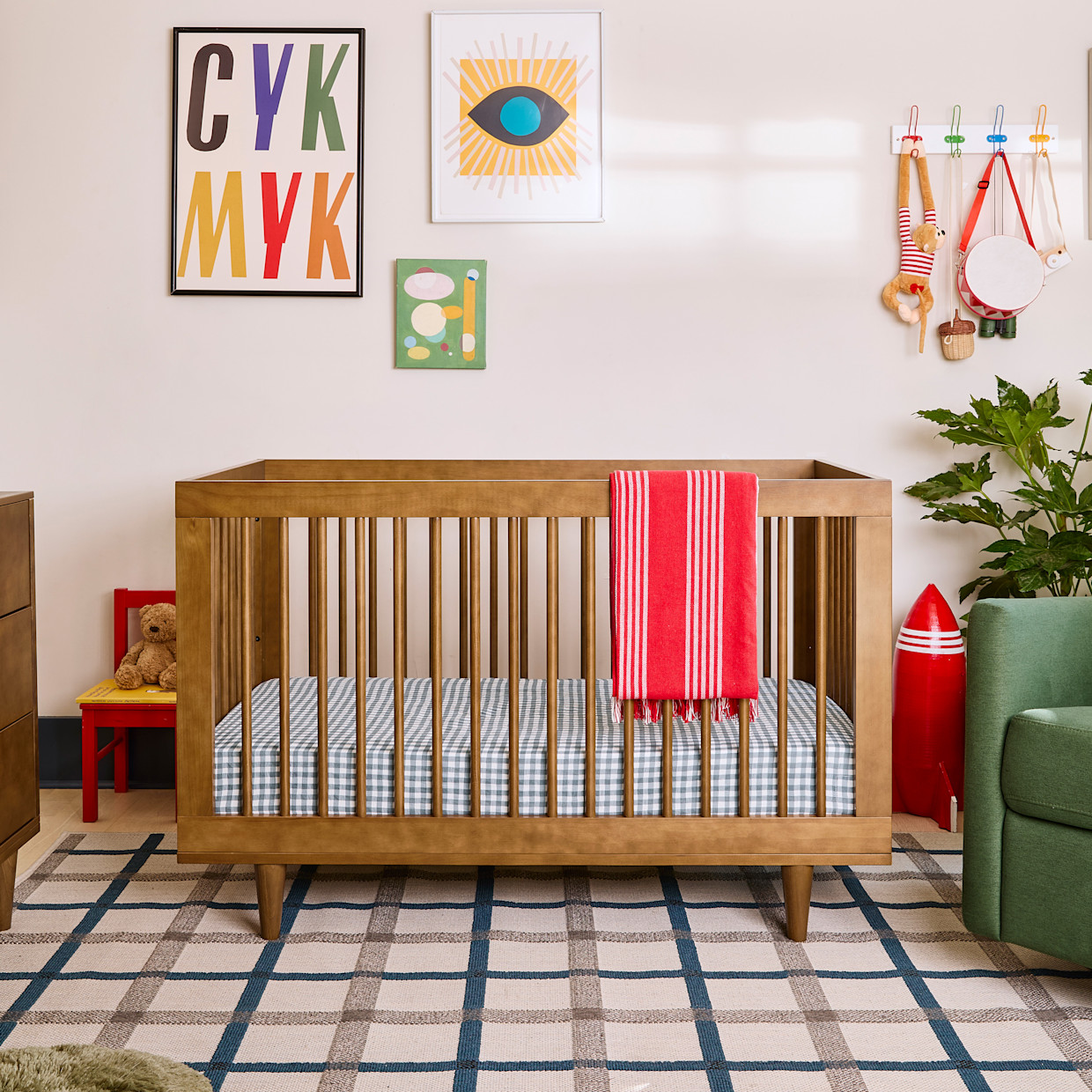 daVinci Marley 3-in-1 Convertible Crib - Walnut.