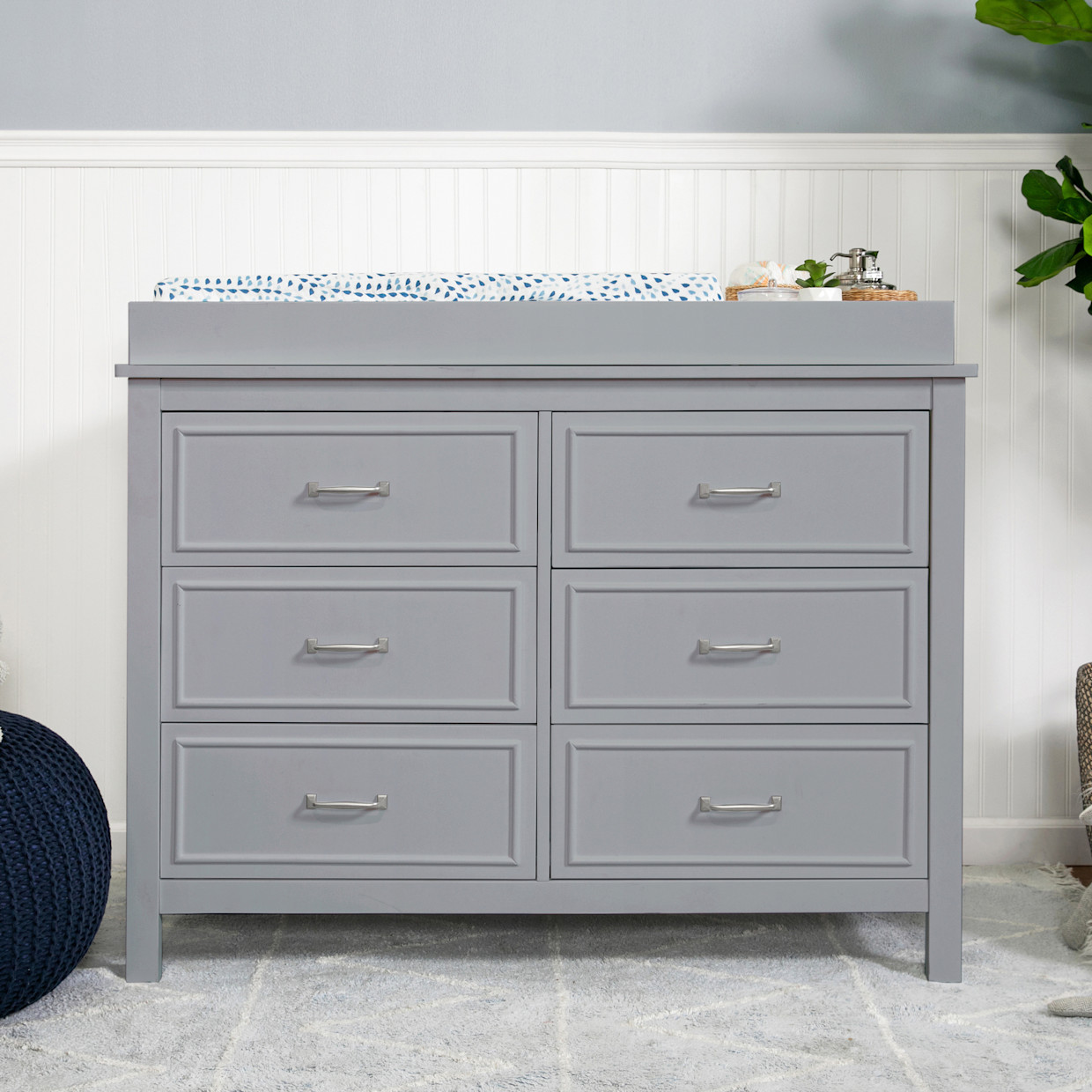 daVinci Charlie 6-Drawer Double Dresser - Grey.
