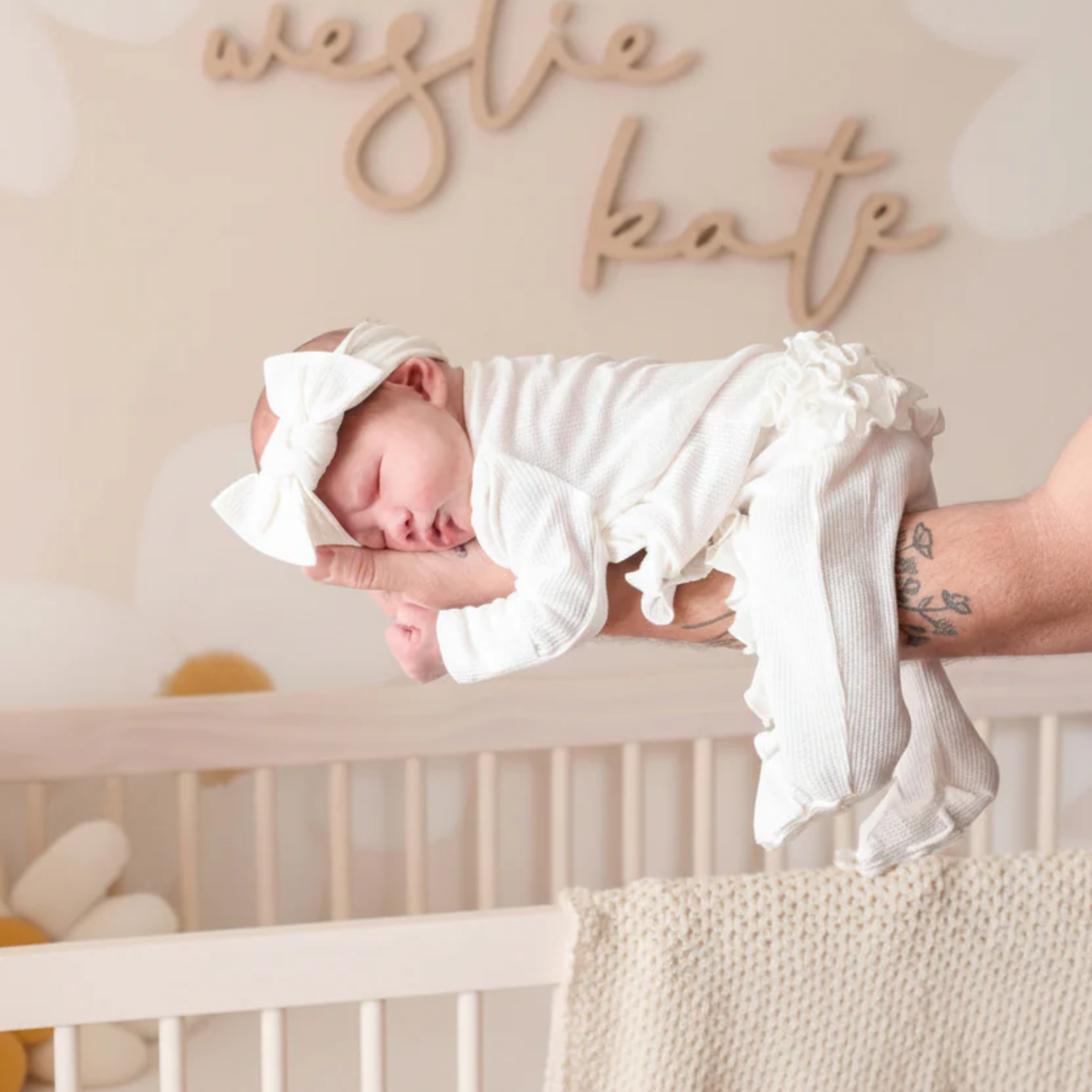 Caden Lane Bamboo Waffle Ruffle Zipper Footie - Cloud White, 3-6 M.