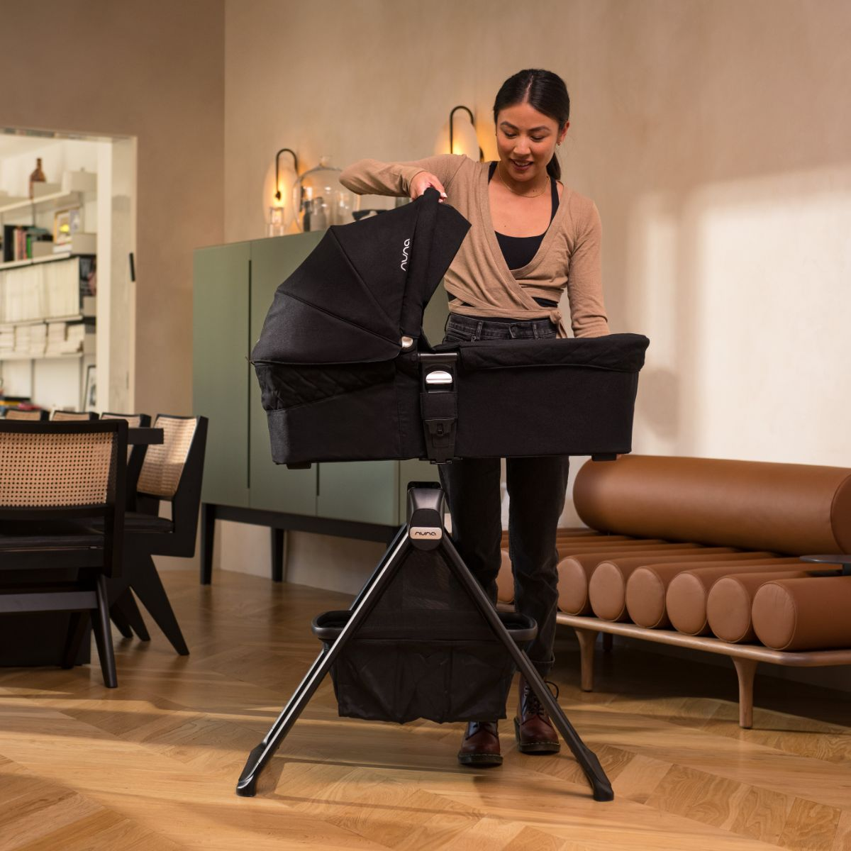 Nuna MIXX series Bassinet & Stand - Caviar.