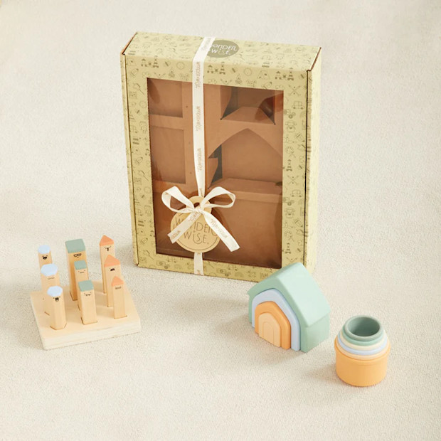 Wonder & Wise Hello Baby Gift Set 9-12 Months.