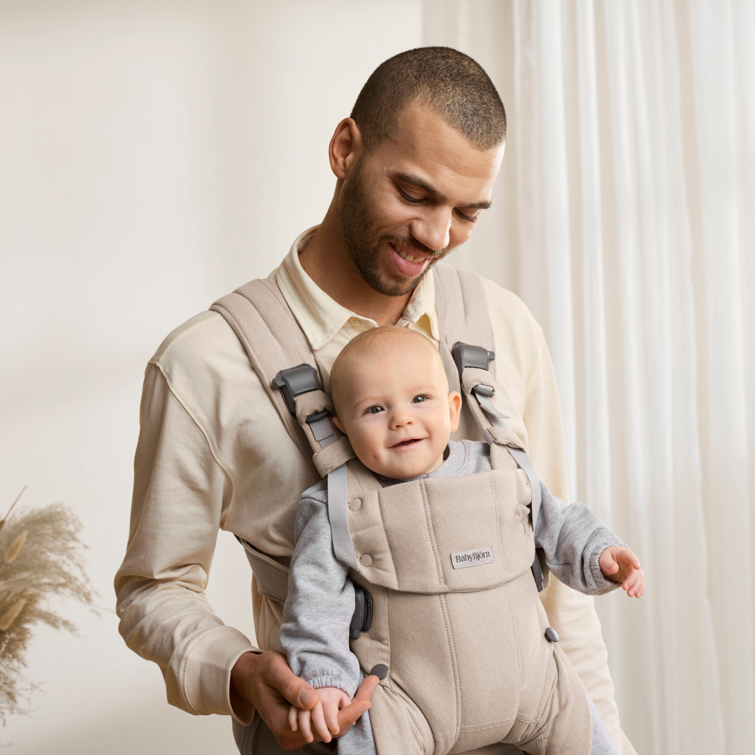 BabyBjörn Baby Carrier Harmony - Light Beige Melange.