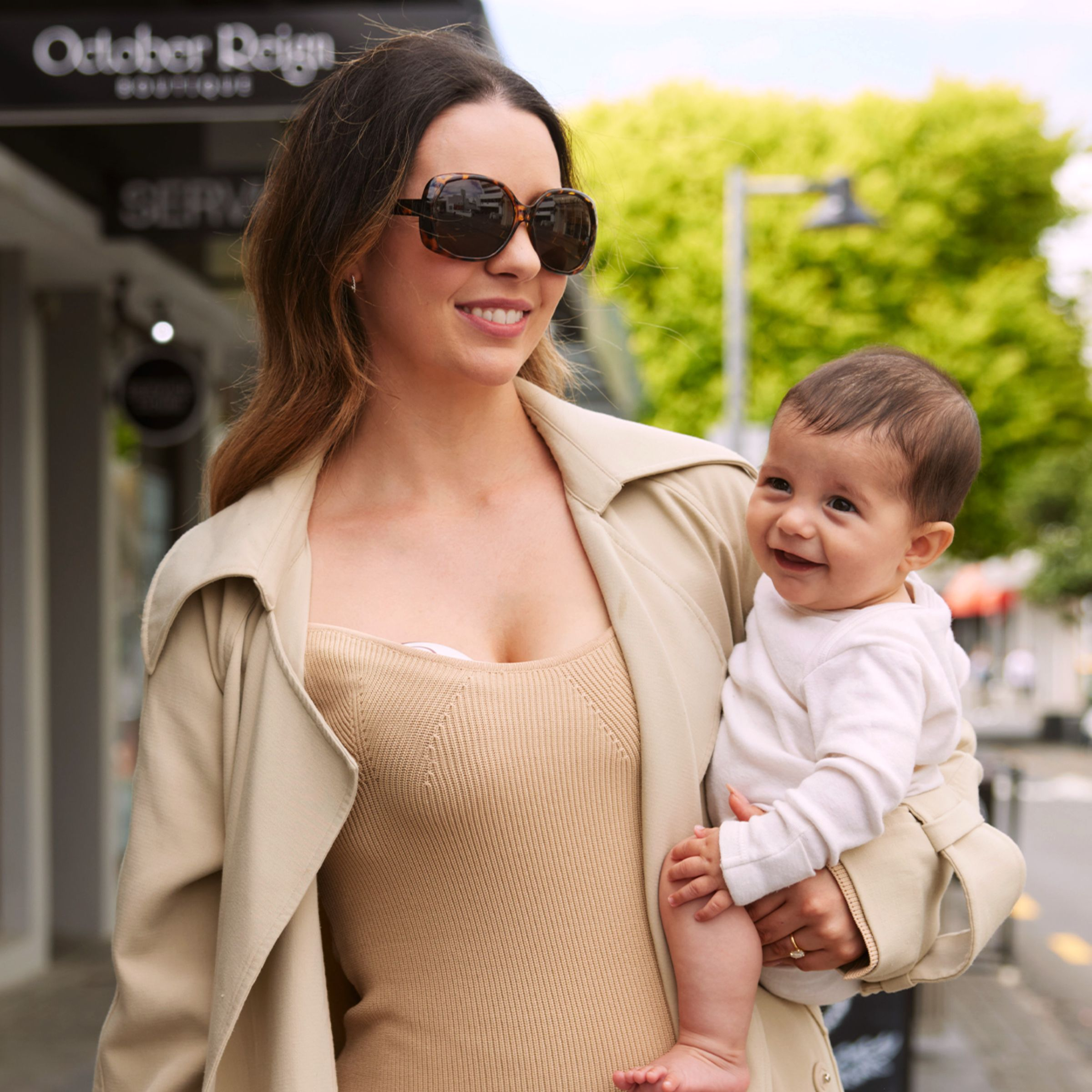 Momcozy Mobile Style M6 Wearable Electric Breast Pump.