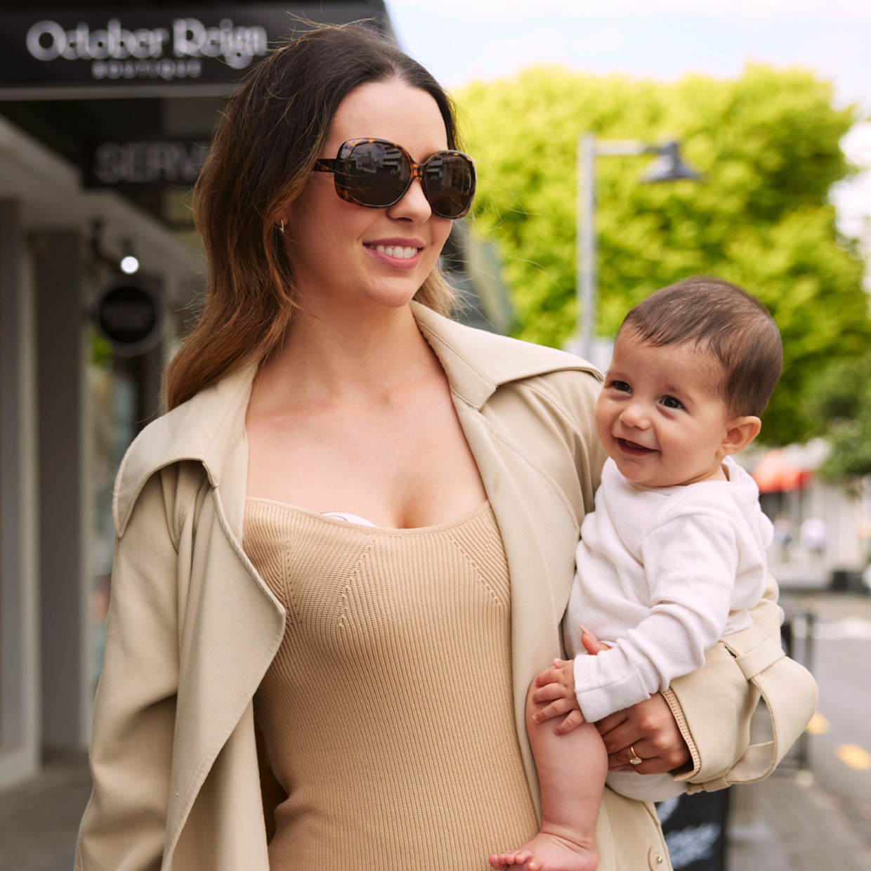 Momcozy Mobile Style M6 Wearable Electric Breast Pump - Double.