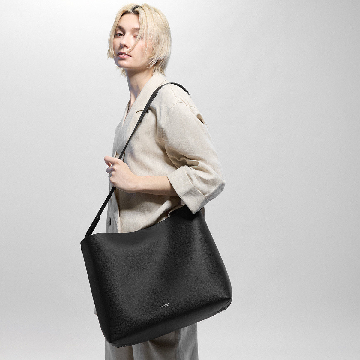 Mina Baie Harlow Diaper Bag Tote - Black, Midi.
