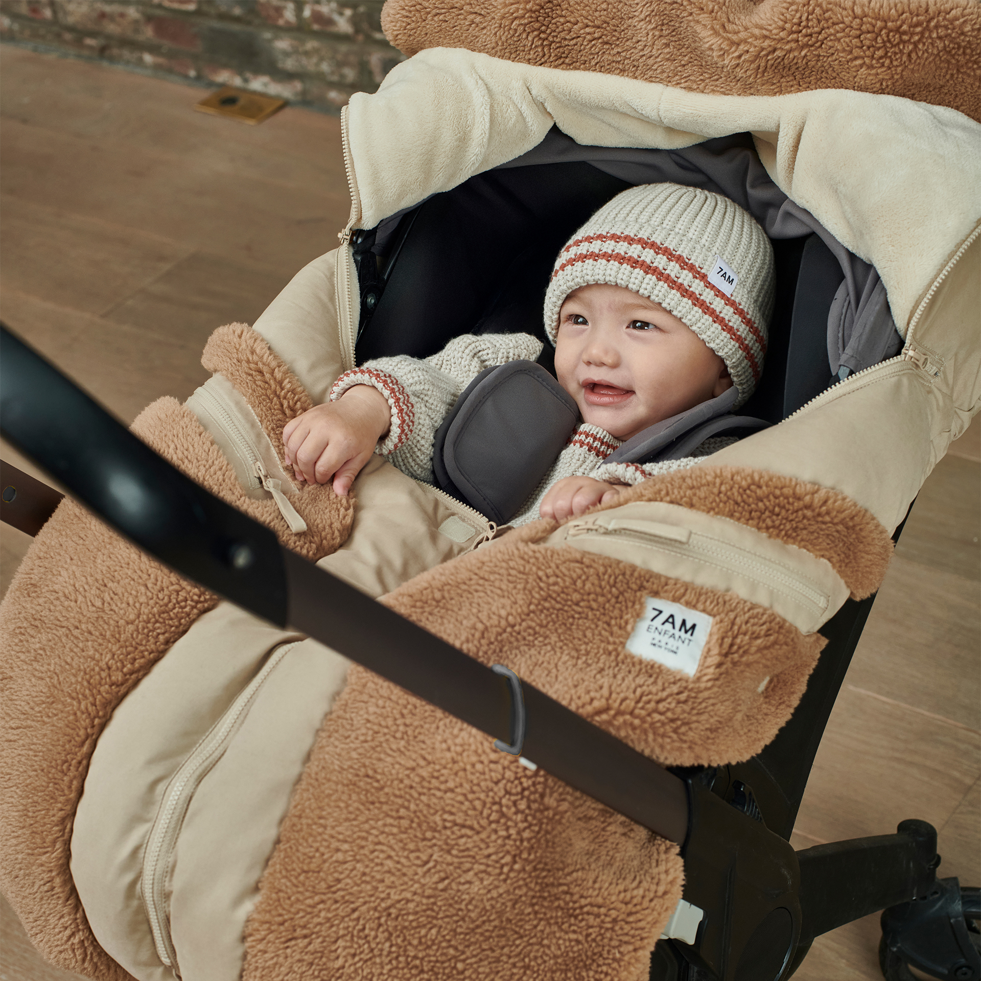 7AM Enfant Car Seat Cocoon - Cappucino Applique.