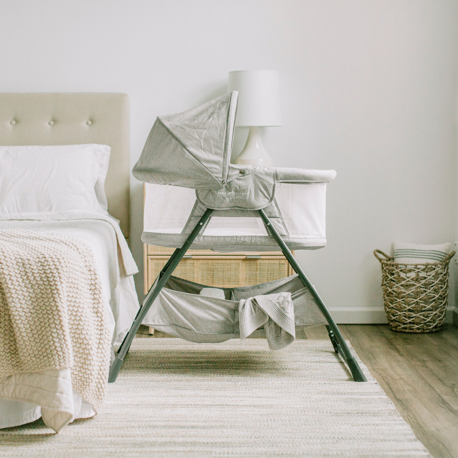 Baby Delight Beside Me Doze Deluxe Bedside Bassinet.
