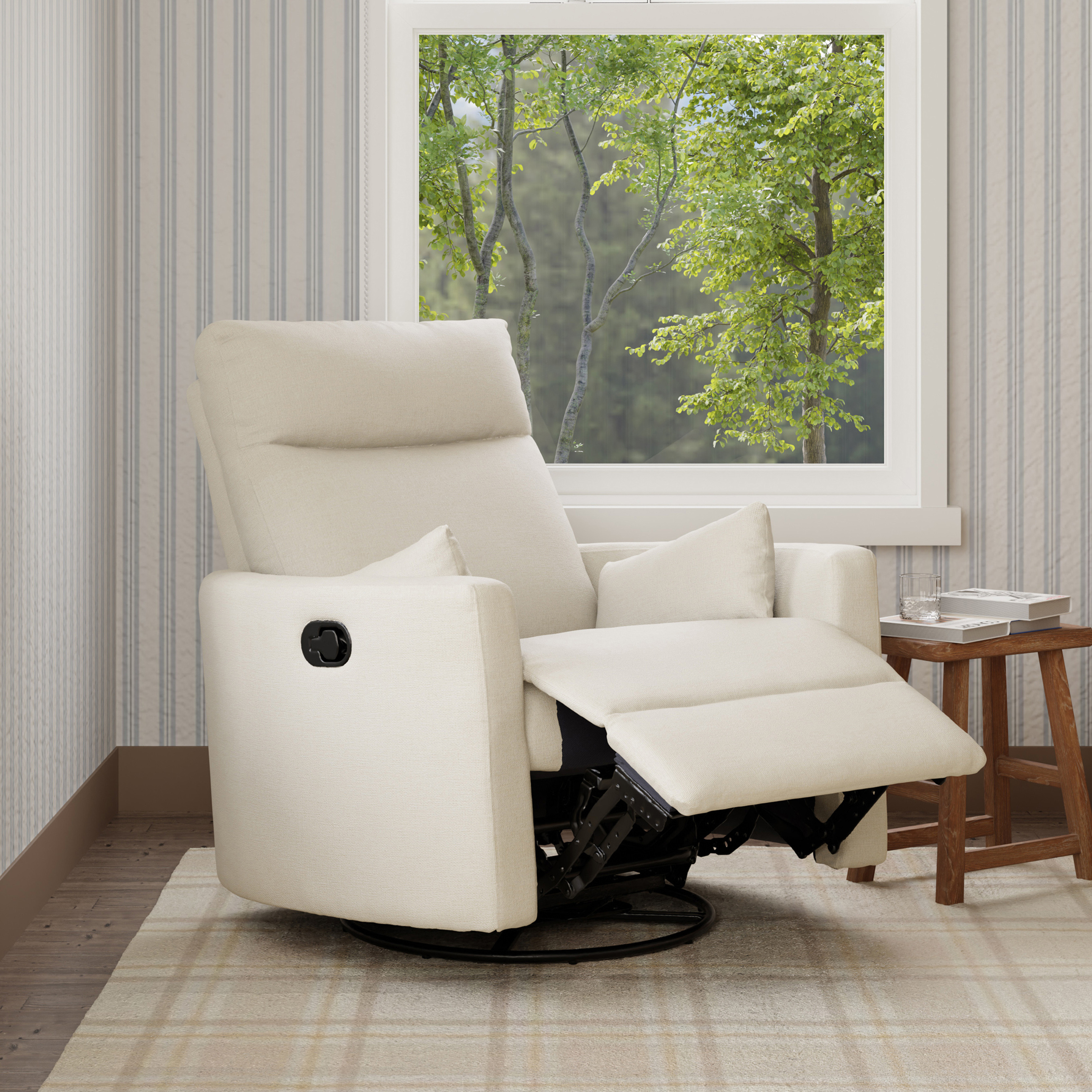 daVinci Atlas Manual Swivel Recliner - Vanilla.