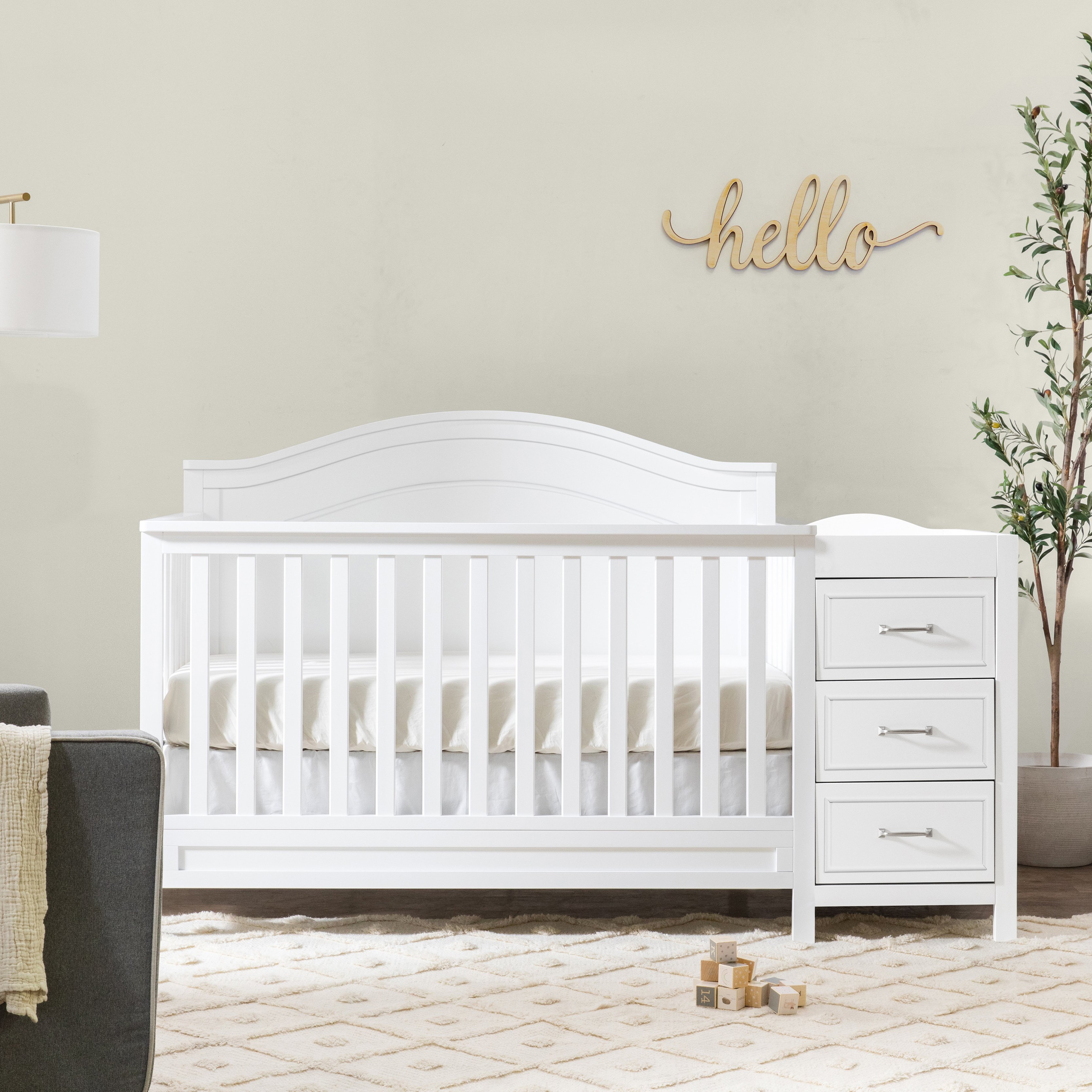 daVinci Charlie 4-in-1 Convertible Crib and Changer Combo - White.