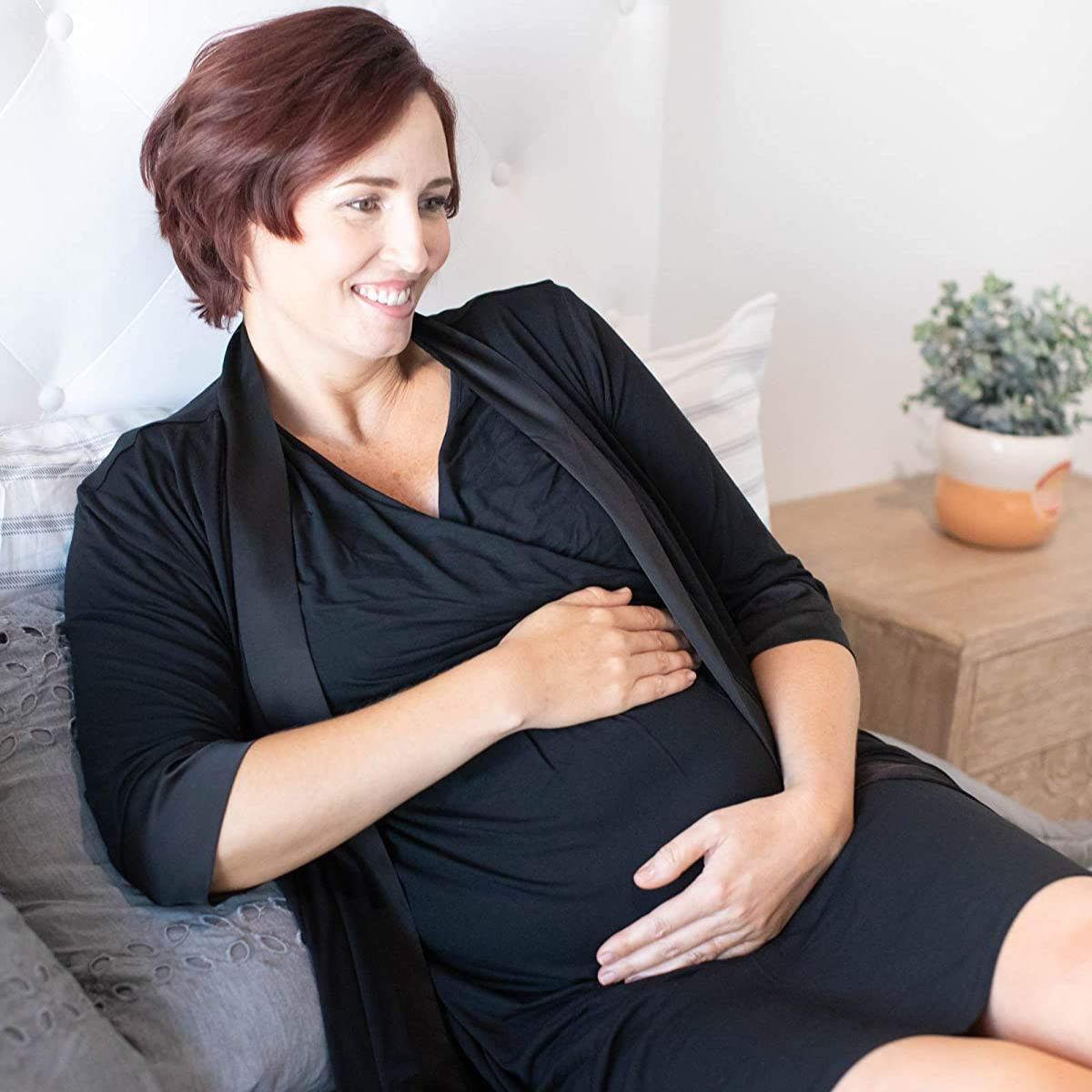 Kindred Bravely Emmaline Maternity & Nursing Robe - Black, Small/Medium.