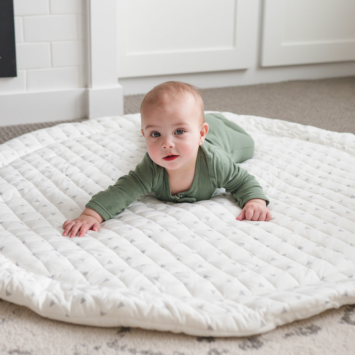 Poppyseed Play Extra Padded Round Play Mat - Gray Triangle.