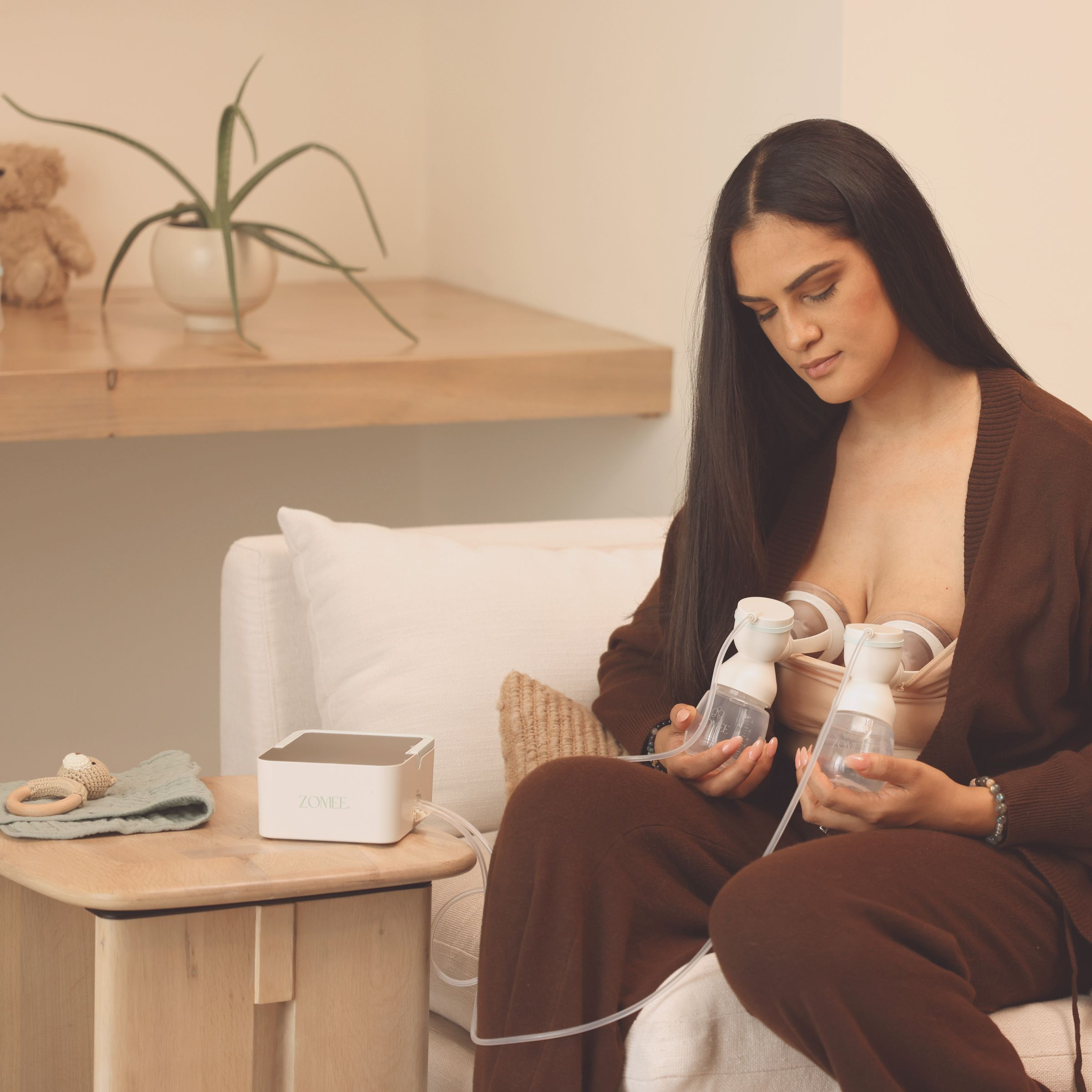 Zomee Mother's Nature H1 Breast Pump.