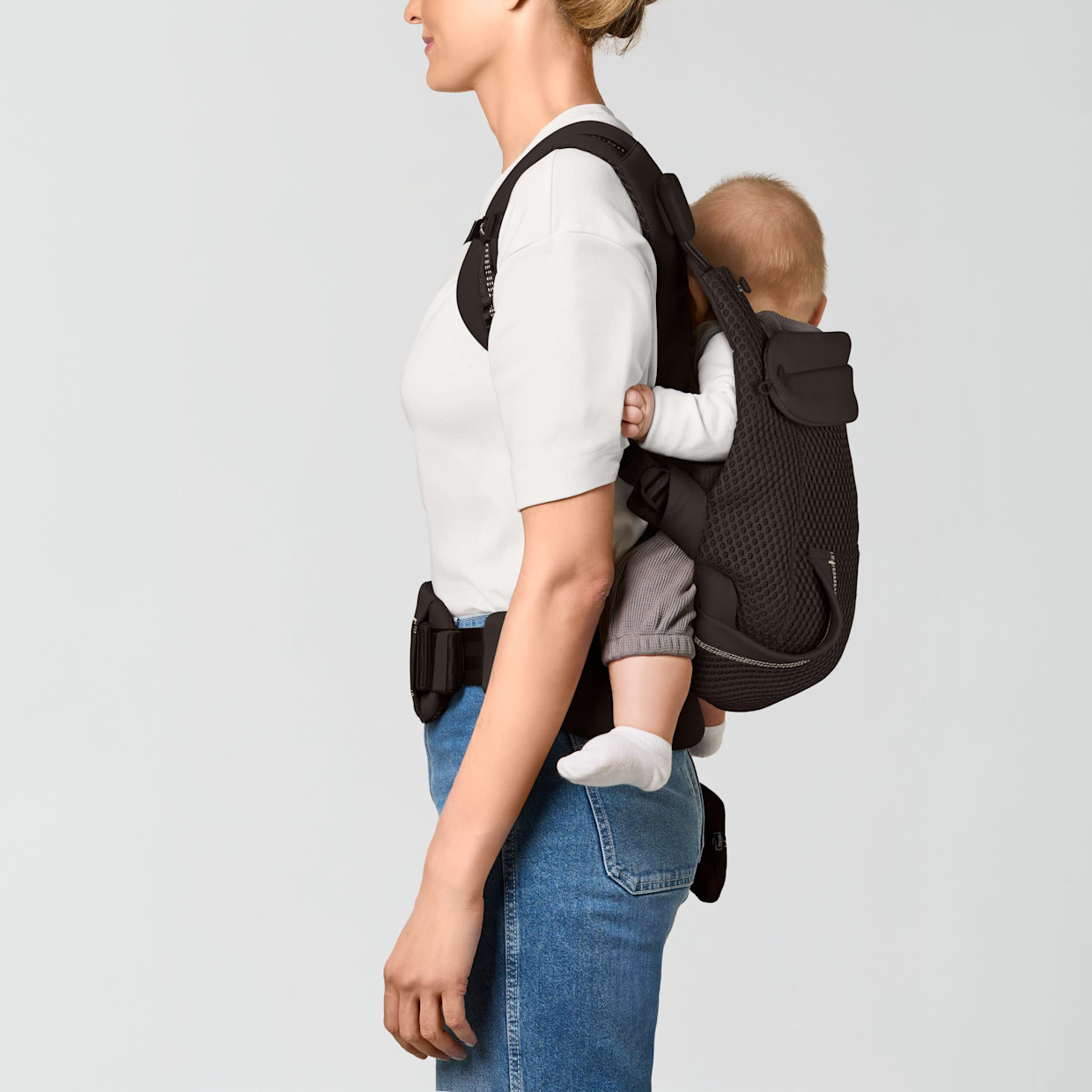 Cybex LAYA Carrier - Chocolate Brown.