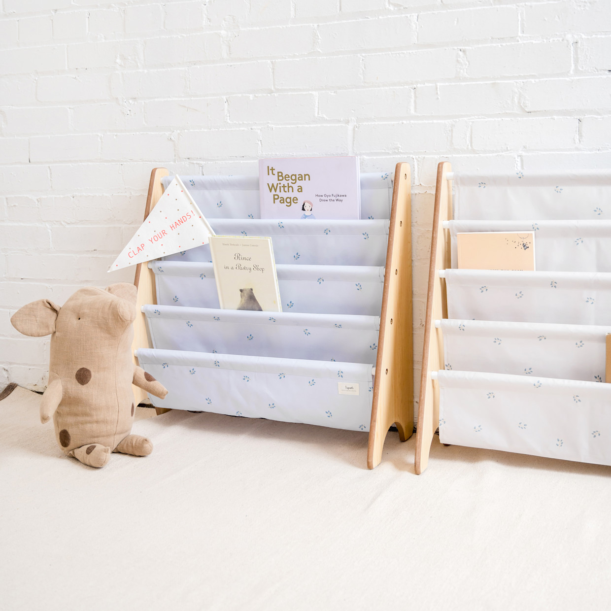 3 Sprouts Recycled Book Rack - Taupe Blueberry.