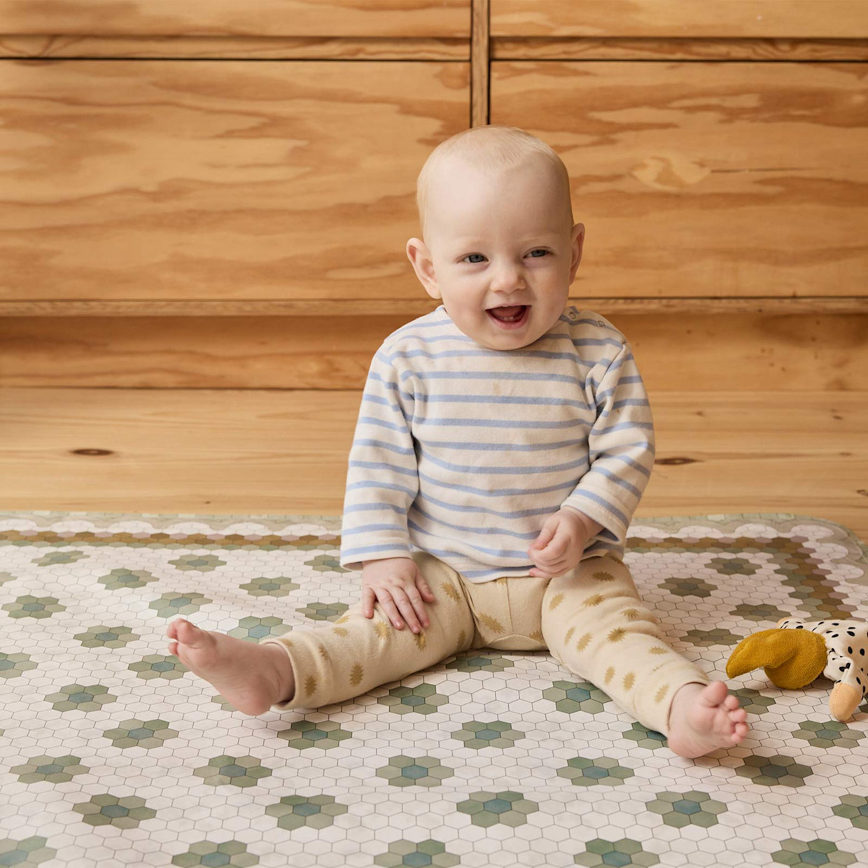 House of Noa Highchair Mat - Daisy Pine, 48X48.