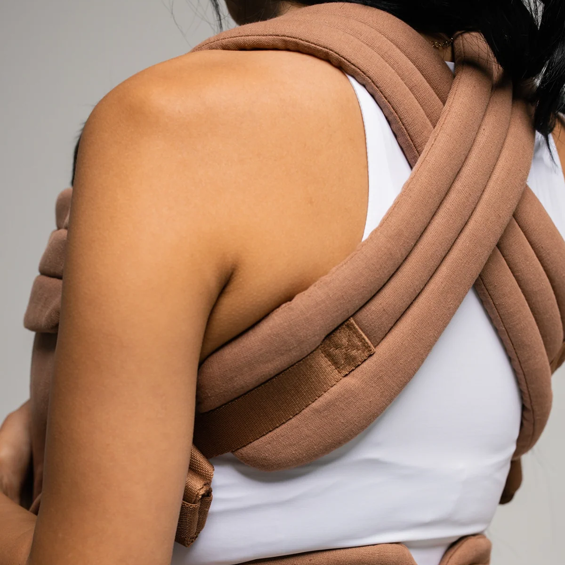 MABĒ The Monarch Buckle Baby Carrier - Mocha.