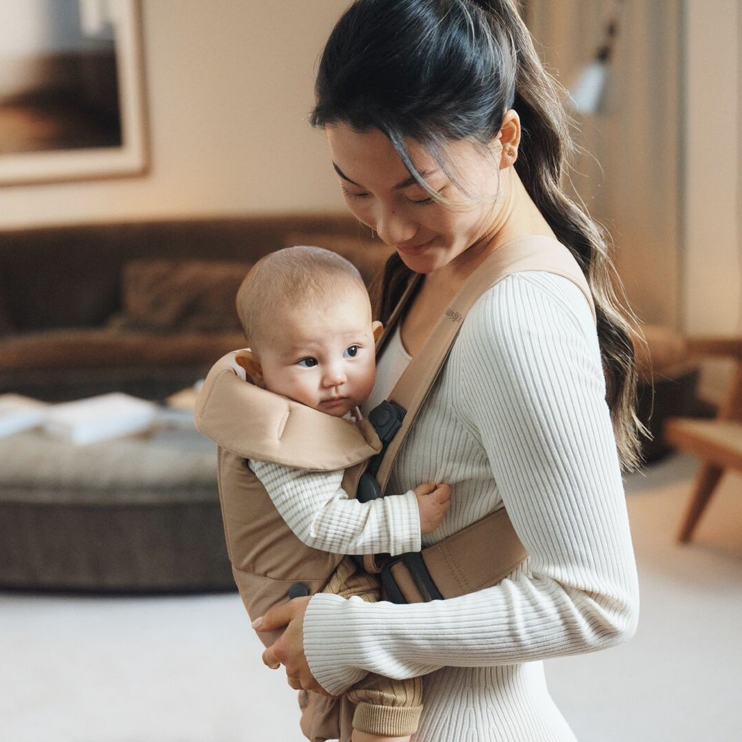 BabyBjörn Baby Carrier Mini - Beige.