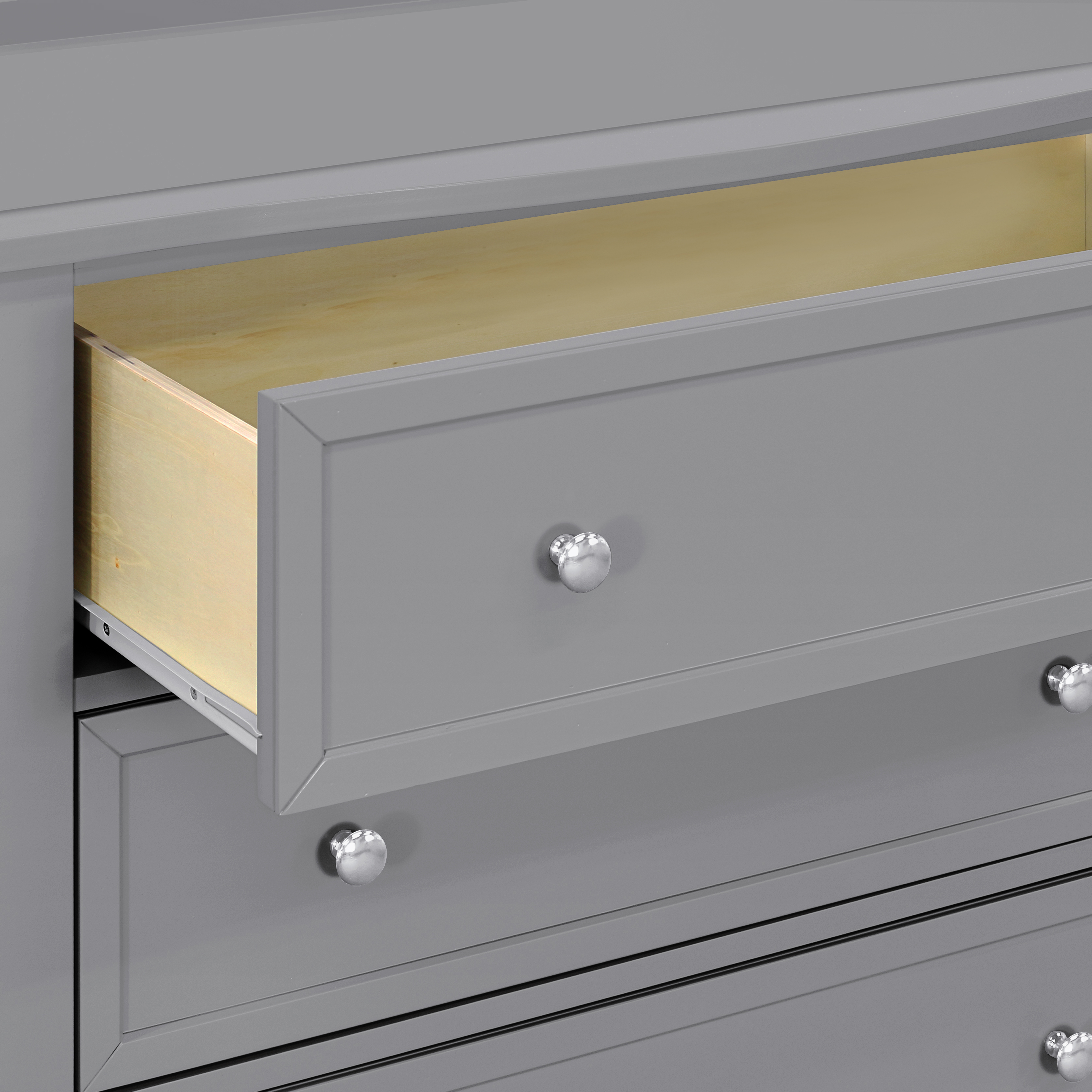 daVinci Kalani 3-Drawer Dresser - Grey.