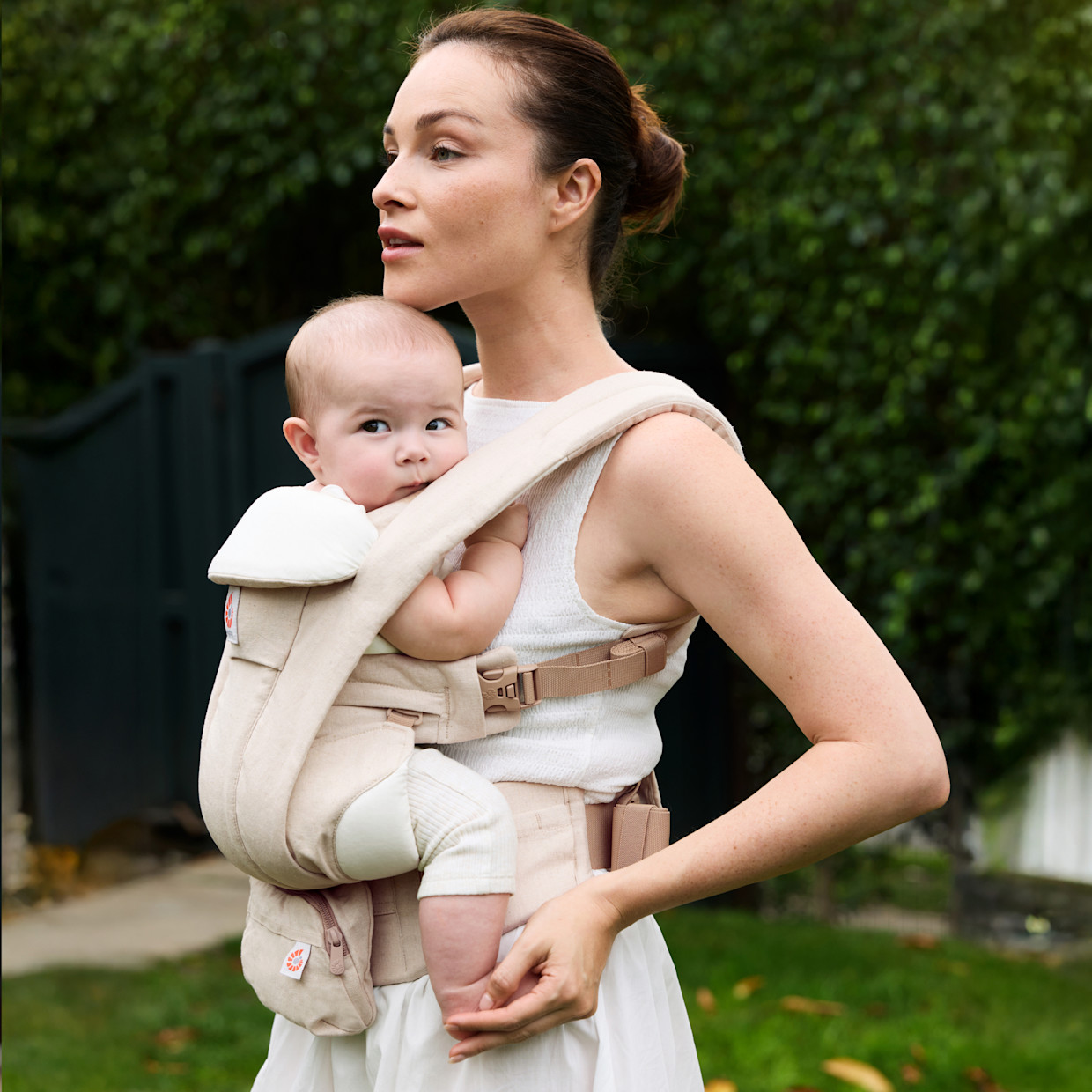 Ergobaby Omni Deluxe Carrier - Natural Linen.