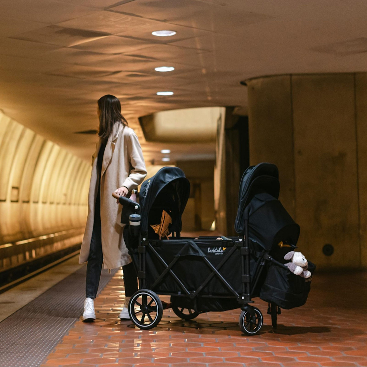 Larktale Caravan V3 Stroller Wagon - Byron Black.