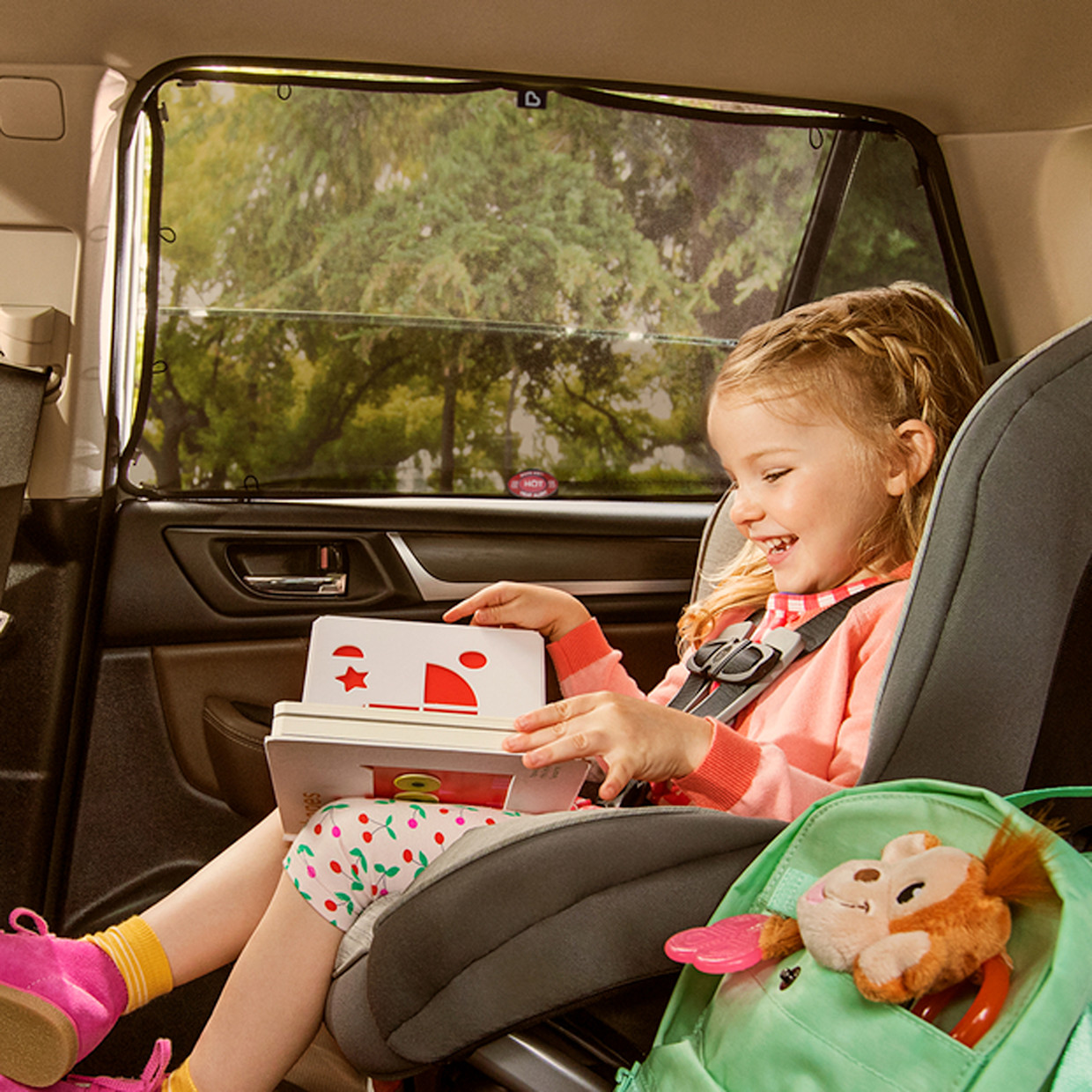 Munchkin Magnetic Stretch to Fit Car Sun Shade - Single Shade.