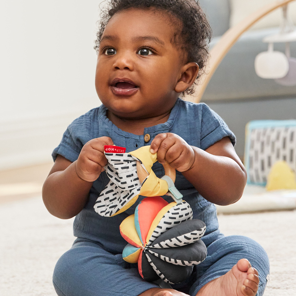 Skip Hop Discoverosity Montessori 3-in-1 Classic Stroller Toy.