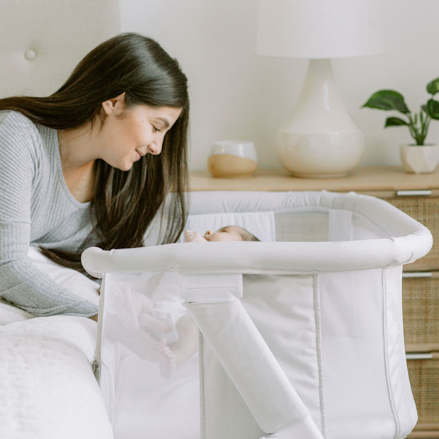 Beside Me Dreamer Bassinet & Bedside Sleeper.