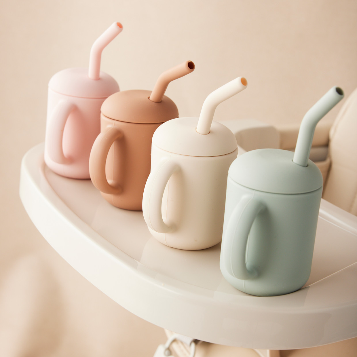 AEIOU Sippy Cup with Straw - Petal + Oat Milk.