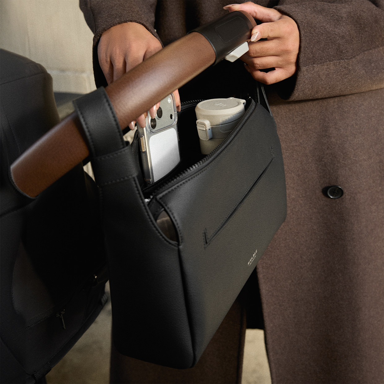 Mina Baie Stroller Caddy - Black/Black.