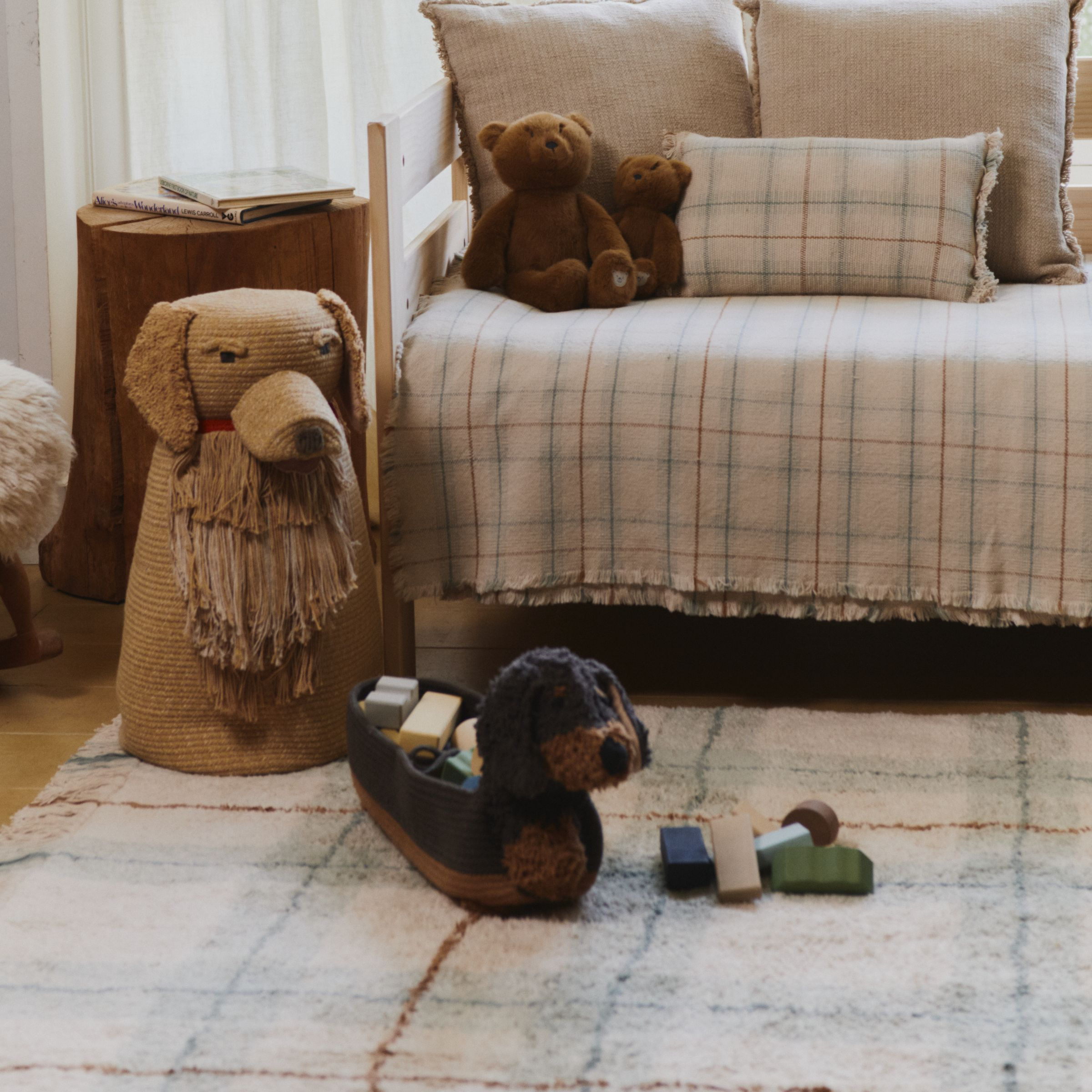 Lorena Canals Luna Dog Basket.