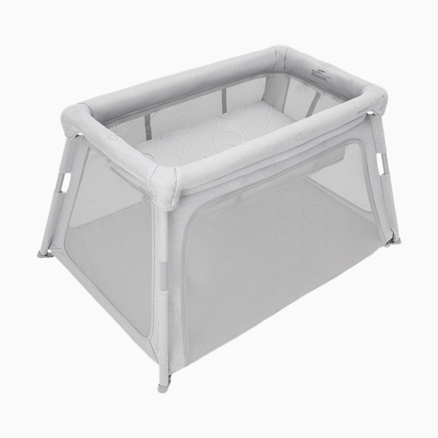Newton Baby Deluxe Travel Crib & Play Yard + Bassinet + Sheets Bundle.